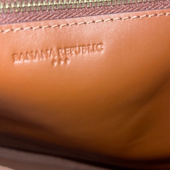 Banana Republic- Large Brown Vegan Leather Shoulder Bag - Picture 3 of 13